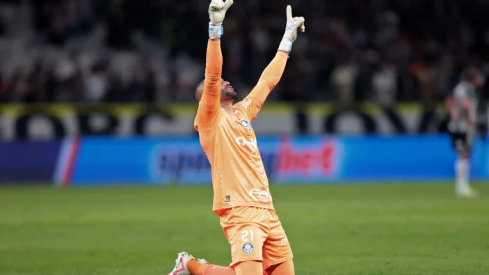 Grêmio quer Veiga e Weverton, mas Palmeiras descarta negócio pelos ídolos