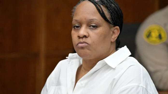 Mulher mata enfermeira para roubar dinheiro para pagar viagem da filha