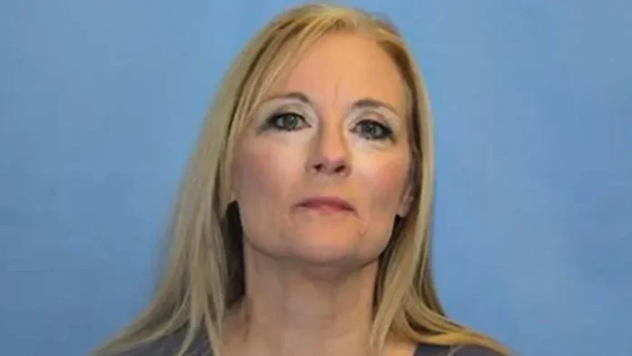 Mulher é presa por organizar sequestro de filha para lhe dar