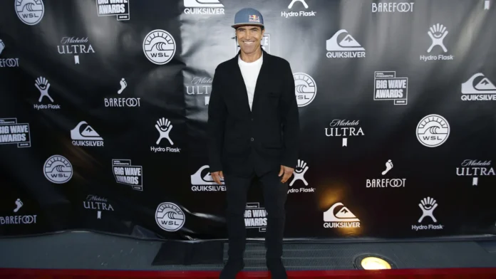 Derrubado por onda gigante, Carlos Burle diz ter ativado 'modo sobrevivência'