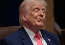 Trump conversa com Putin antes de se reunir com Zelenski