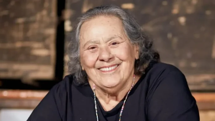 Morre Teuda Bara, atriz e fundadora do grupo de teatro Galpão, aos 84 anos