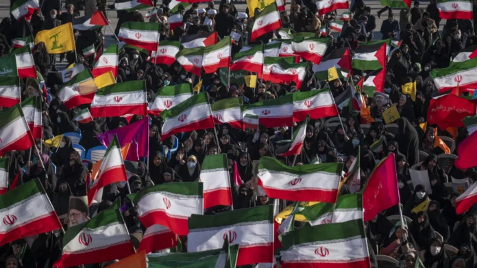 Regime iraniano promete resposta firme contra protestos no país