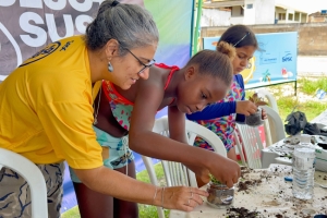 Oficina de mini terrário encanta apaixonados por plantas
