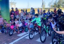 Passeio ciclístico reúne famílias e anima a orla de Santa Clara