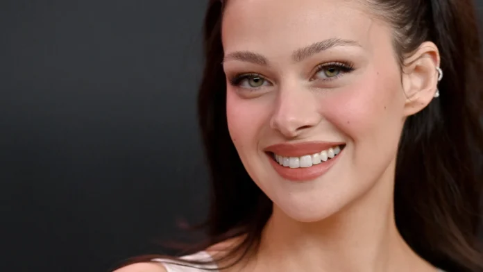 Quem é Nicola Peltz, herdeira milionária no centro de disputa com família Beckham