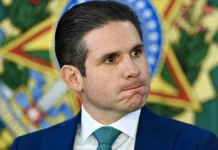 Ala do centrão ameaça poder de Motta, que tenta se aproximar de Lula por sobrevivência