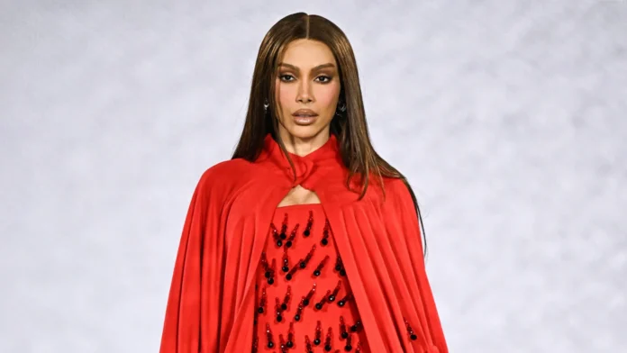 'Você vai se arrepender', ameaça Anitta após relatos de furtos nos Ensaio do Rio