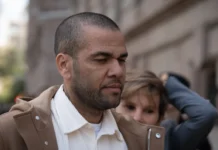 Após deixar a prisão, Daniel Alves adota imagem religiosa nas redes sociais