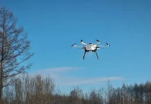 Bombeiros usam drones em busca por jovem desaparecido em trilha no PR