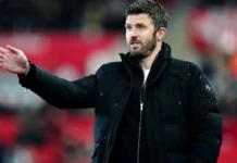 Manchester United acerta Michael Carrick como técnico interino