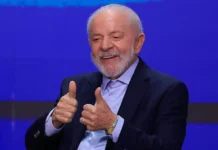 Lula chega a hospital para cirurgia de catarata em Brasília