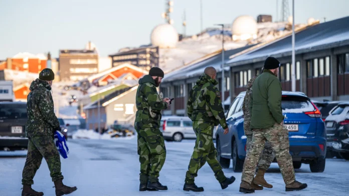 Dinamarca reforça envio de soldados à Groenlândia após ameaças de Trump