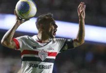 Proposta do São Paulo mexe com Rafinha e faz ex-capitão recalcular carreira