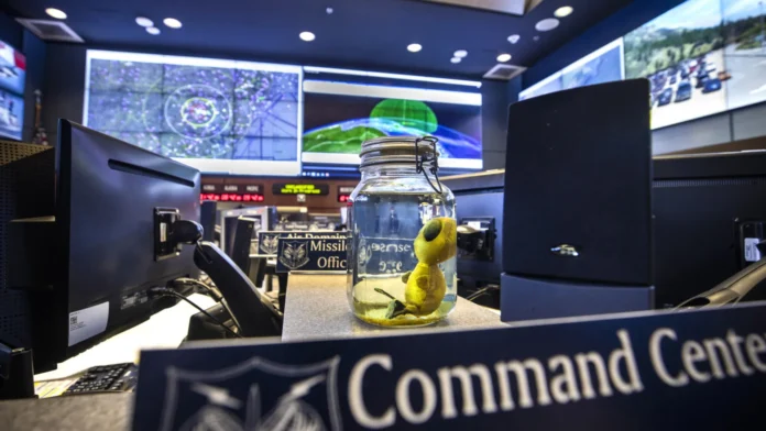 Força aérea dos EUA intercepta cinco aeronaves russas perto do Alasca