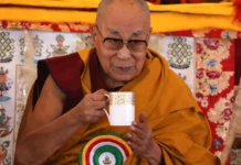 Dalai Lama nega qualquer vínculo após citações em arquivos de Epstein