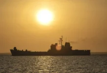 Marinha dos EUA destrói nova embarcação no Caribe e deixa três mortos