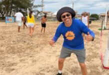 Gui Prata participa de clínica de beach tennis em Santa Clara