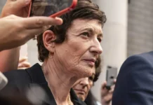 Cúmplice de Epstein se recusa a responder perguntas em depoimento