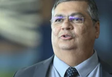 Decisão de Dino sobre penduricalhos é vista como recado a Fachin e expõe embate no STF