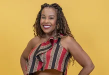 Após expulsão no BBB 26, Sol Vega é cercada por fãs na Sapucaí