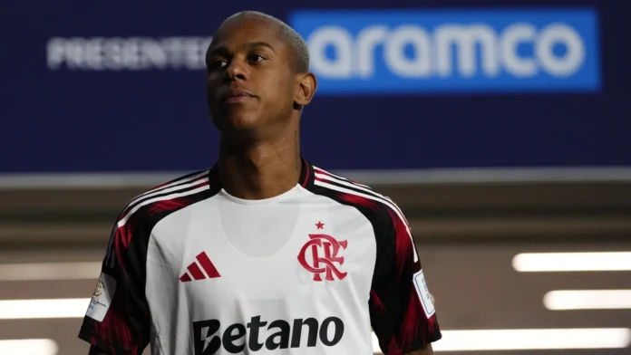 Fla destrava negociações com Red Bull após voltar a relacionar Wallace Yan