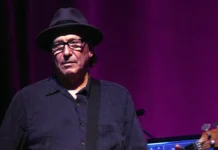 Morre Fred Smith, que foi baixista da banda de rock Television, aos 77 anos