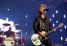Billie Joe, do Green Day, diz em show que agentes do ICE deveriam pedir demissão