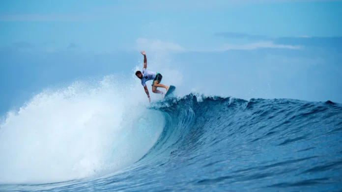 Alejo Muniz anuncia aposentadoria do surfe ao final da temporada 2026