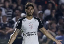 Pedro Raul vê filme repetido enquanto aguarda chances no Corinthians