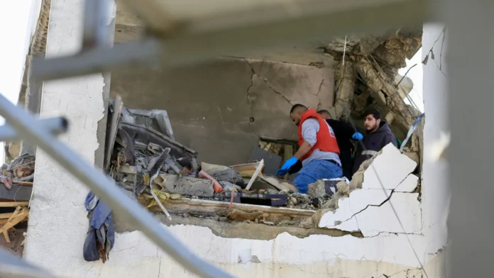 Ataque de Israel a prédio no sul do Líbano deixa ao menos oito mortos