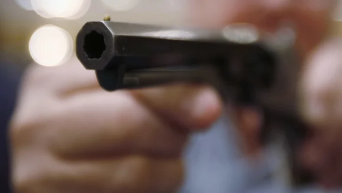 Agente do Serviço Secreto dos EUA atira acidentalmente na própria perna