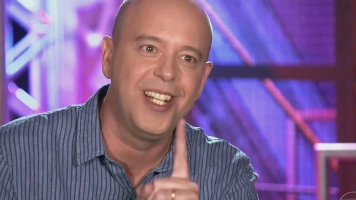 Alex Escobar precisará fazer cirurgia nas cordas vocais e é afastado da Globo