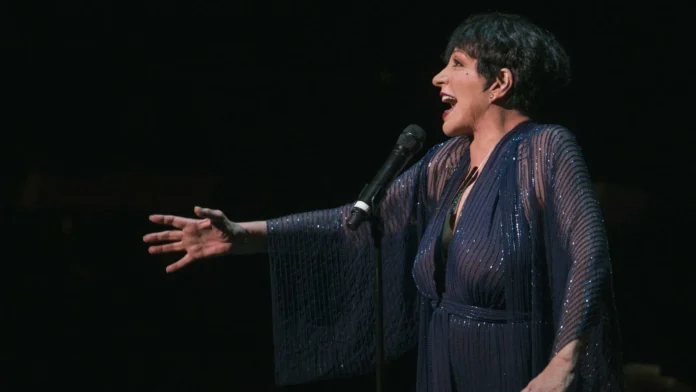 Liza Minnelli diz que flagrou primeiro marido na cama com outro homem