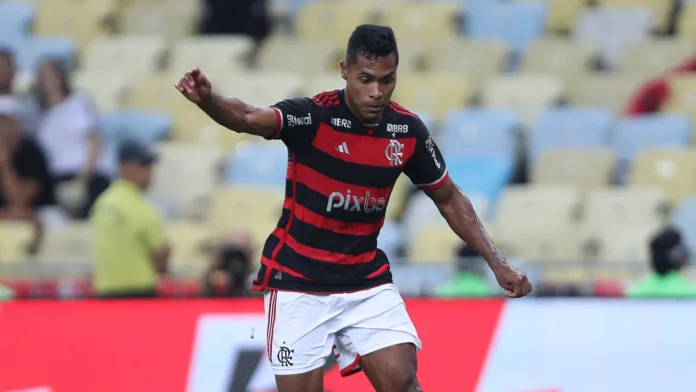 Lesão de Alex Sandro abre brecha para Ayrton Lucas se redimir no Flamengo