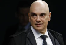 Nikolas Ferreira pede prisão de Moraes por mensagens de Vorcaro