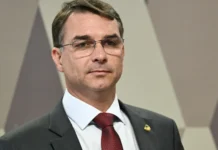 ‘Tem que virar a página da desconfiança com Michelle e Tarcísio’, diz Flávio Bolsonaro nos EUA