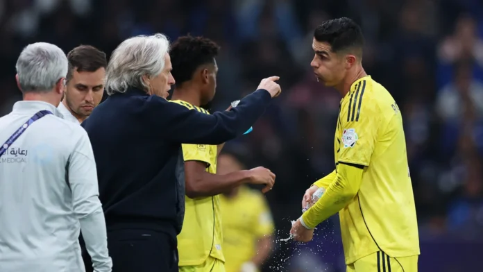 Jorge Jesus explica substituição forçada de Cristiano Ronaldo