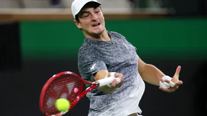 João Fonseca luta, mas cai diante de Sinner nas oitavas em Indian Wells