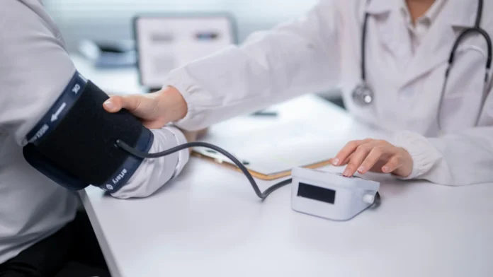 MEC sanciona 53 cursos de Medicina com rendimento insatisfatório no Enamed