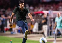 Palmeiras bate São Paulo e é líder, mas Abel se irrita e é expulso