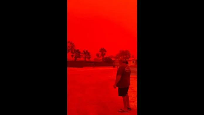 Ciclone deixa céu da Austrália com "tom vermelho assustador"; veja