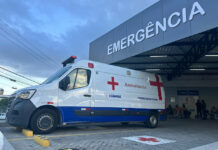 Homem esfaqueado chega de bicicleta ao HFM após ataque em Campos