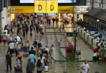 Família egípcia impedida de entrar no Brasil está confinada em aeroporto de Guarulhos há 16 dias