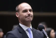 Dino dá 3º voto para condenar Eduardo Bolsonaro por difamação contra Tabata