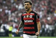 Arrascaeta tem fratura na clavícula confirmada pelo Flamengo após exames