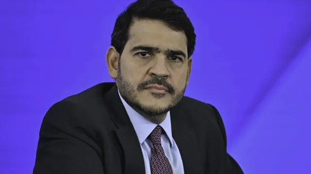 Messias diz que não tinha relação direta com Lula e nunca foi filiado ao PT