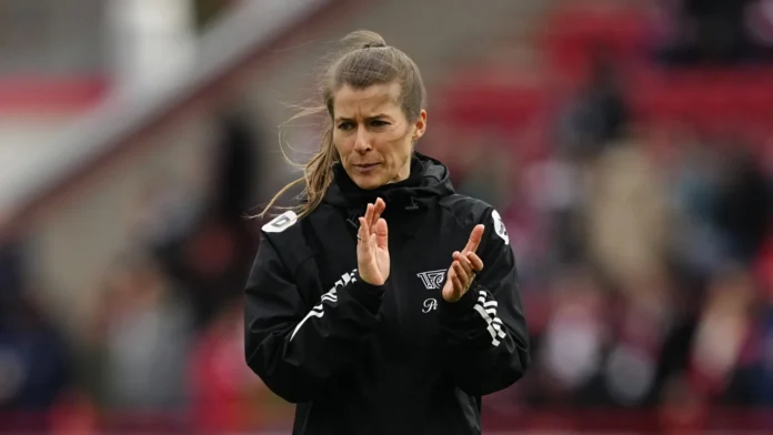 Ex-jogadora vira 1ª mulher a treinar um time nas grandes ligas europeias