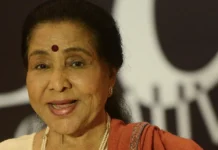 Morre Asha Bhosle, voz lendária de Bollywood, aos 91 anos