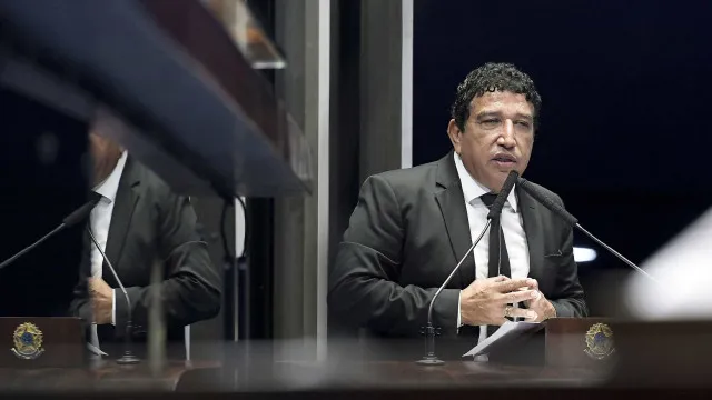 Magno Malta registra boletim de ocorrência contra técnica de enfermagem após acusação